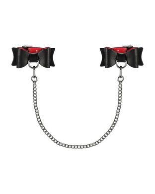 Кожаные наручники-банты с длинной цепью Obsessive A745 cuffs, черно-красные, длинная цепь SO7190 фото